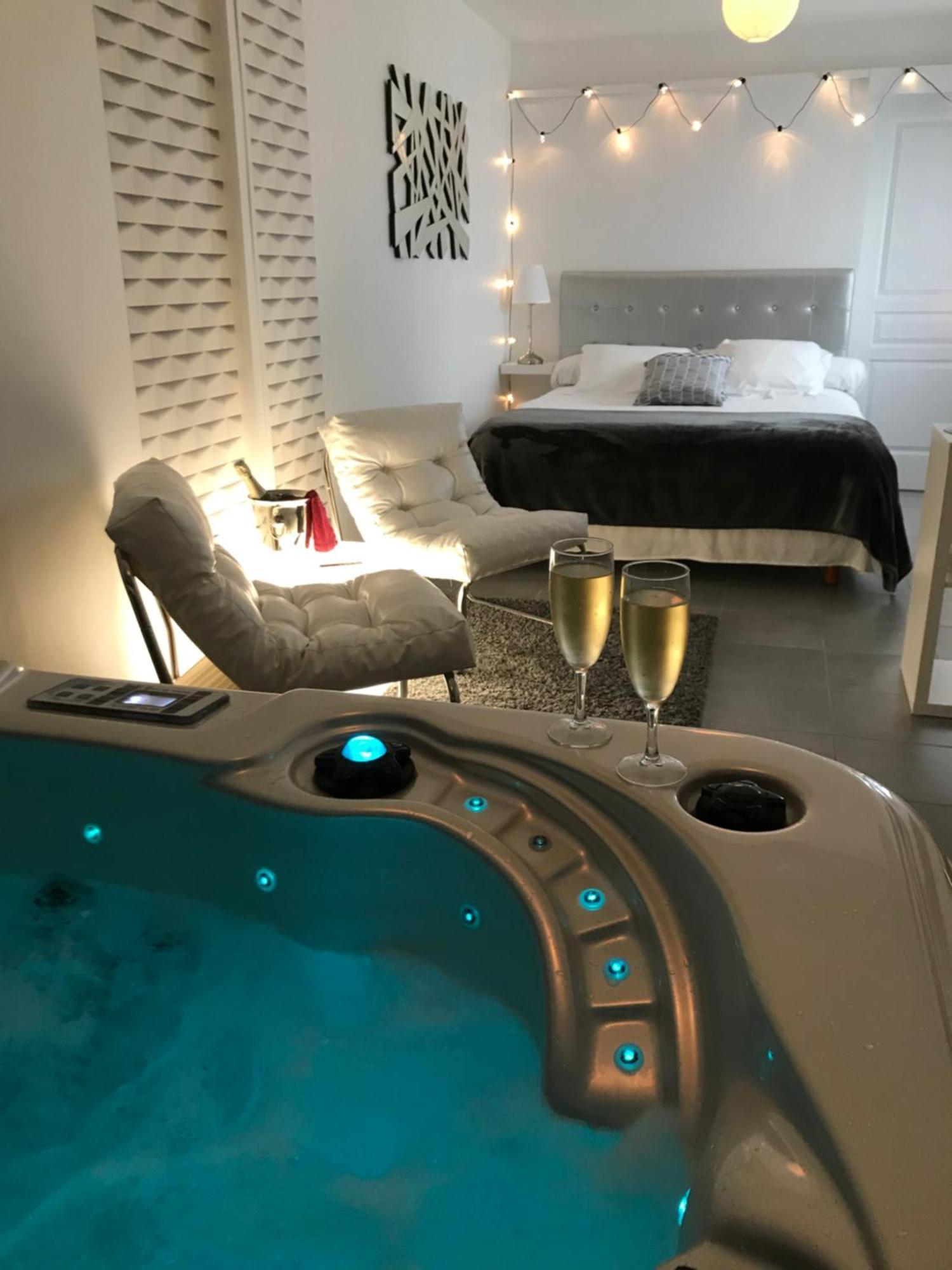 Courtils Le Relais De La Hardiesse 6Km Mont St Michel - Chambres Doubles - Suite Spa Privatif المظهر الخارجي الصورة